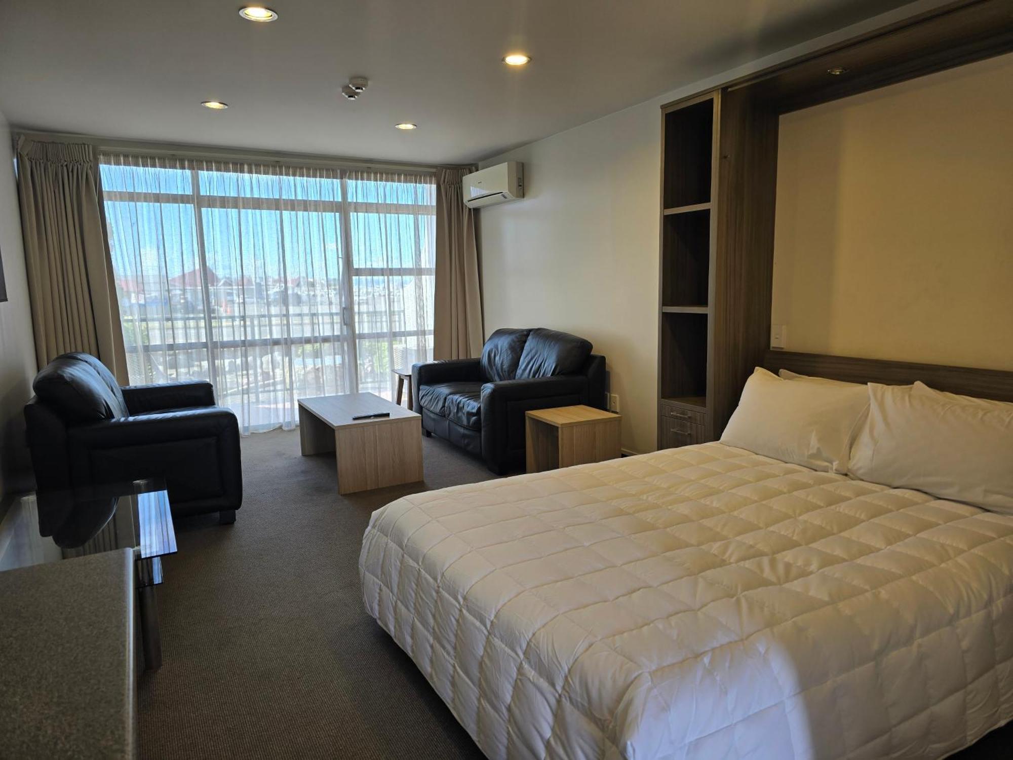 Bluewater Hotel เนเปียร์ ภายนอก รูปภาพ