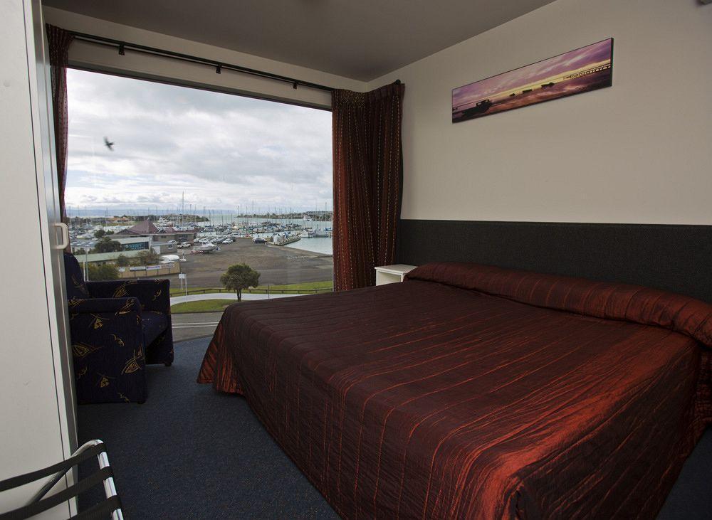 Bluewater Hotel เนเปียร์ ภายนอก รูปภาพ